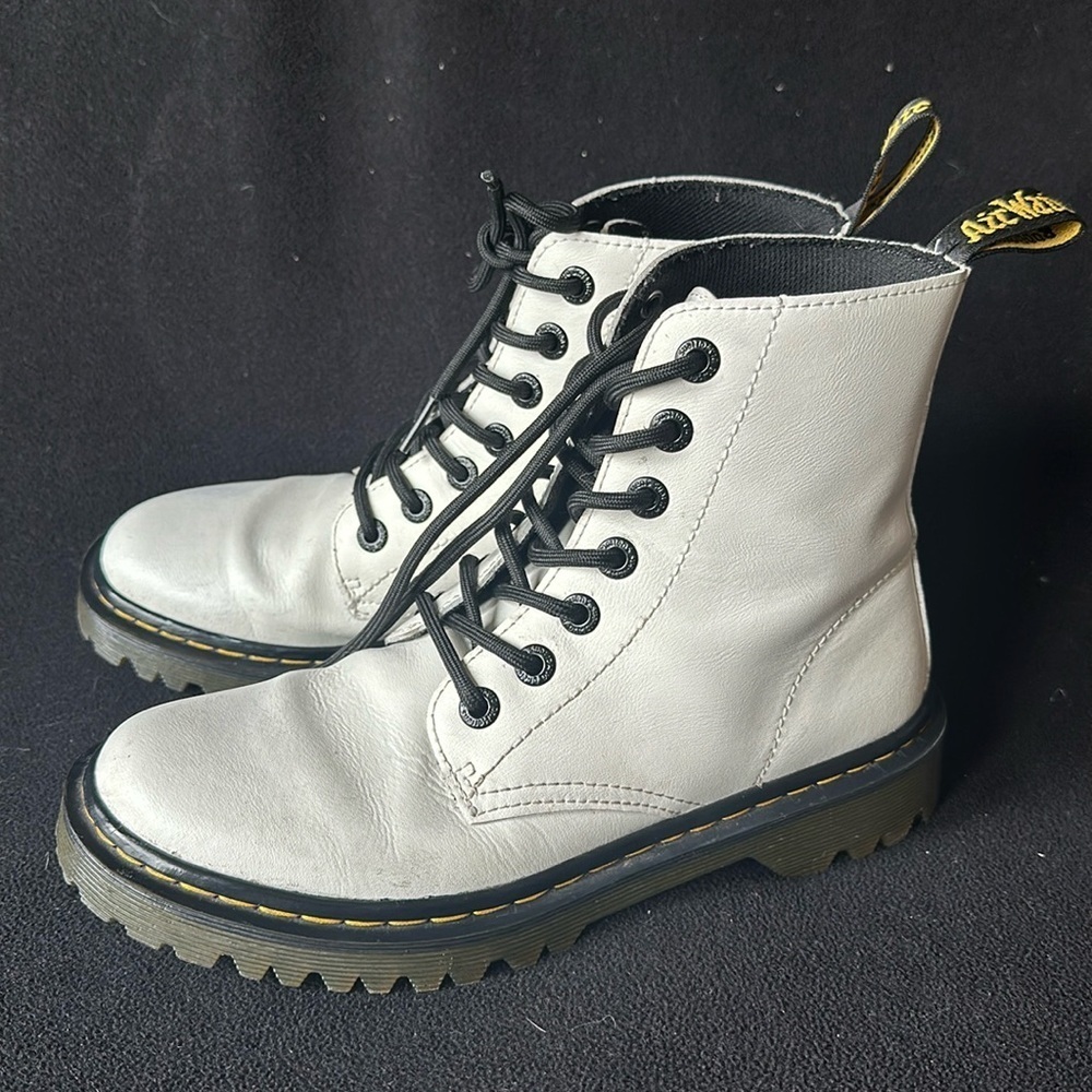 Dr. Martens Luana AW004 Women’s Leather Boots in White Size 7